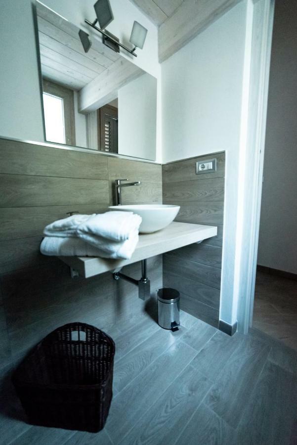 Memento Bed and Breakfast Ossi Eksteriør billede